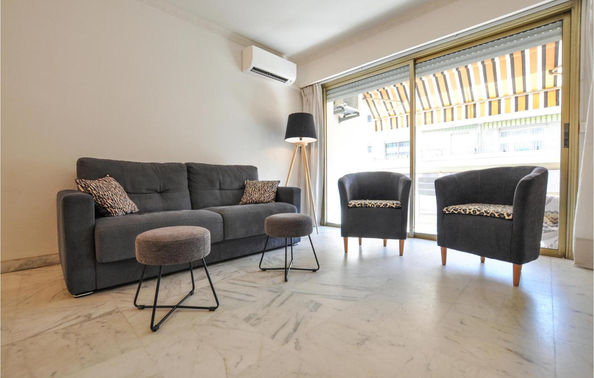 Beautiful In With Kitchen Appartement