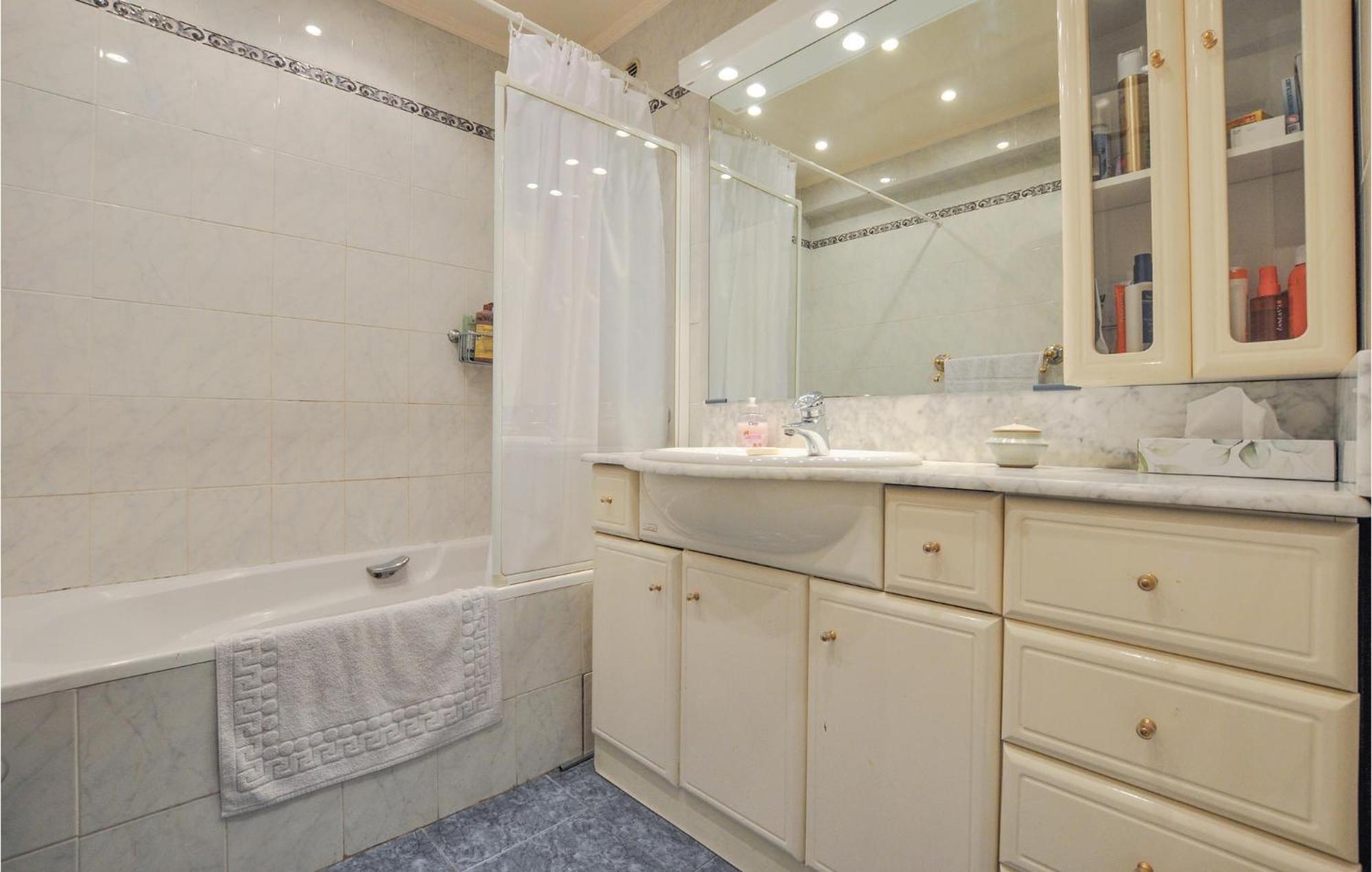 Beautiful In With Kitchen Appartement *